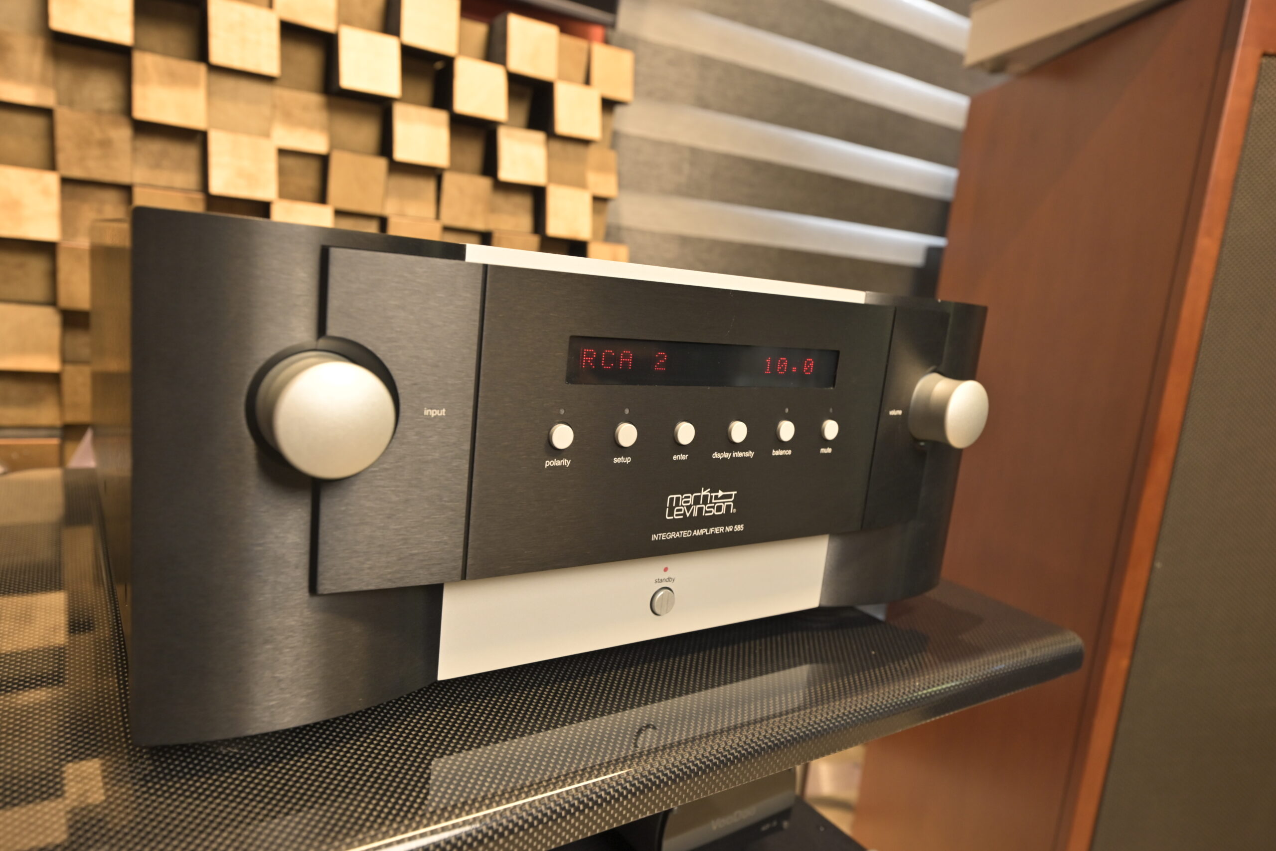 _DSC3628 Mark Levinson Nº585 Entegre Amplifikatör